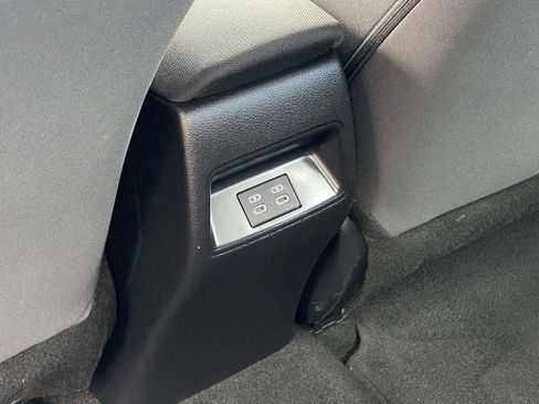 Used 2025 Toyota Corolla LE image 19