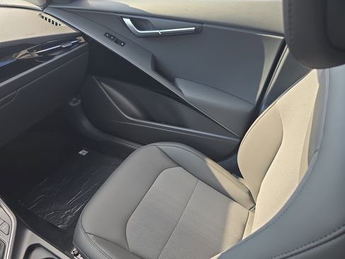 New 2026 Kia Niro EX image 17