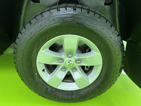 Used 2018 RAM 1500 Express RWD image 14
