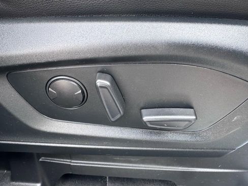 Used 2022 Ford Explorer Limited image 35