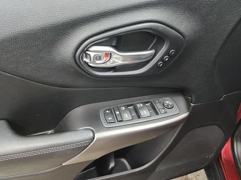 Used 2020 Jeep Cherokee Limited AWD/4WD image 10