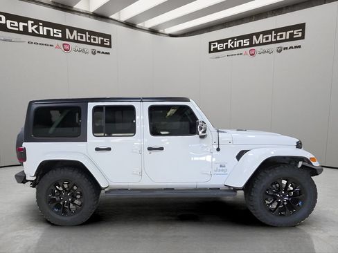 Used 2023 Jeep Wrangler Unlimited Sahara AWD/4WD image 6