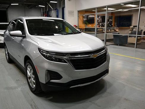 Used 2022 Chevrolet Equinox LT image 3