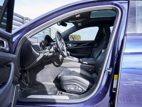 Used 2020 Porsche Panamera 4 image 31