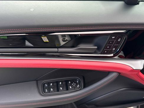 Certified 2025 Porsche Panamera image 10