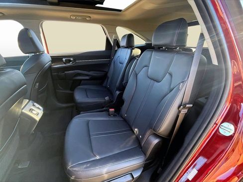 Certified 2025 Kia Sorento EX w/ Panoramic Sunroof Package image 28