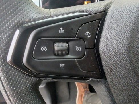 Used 2025 Chevrolet Trax LT image 9