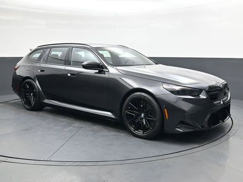 Used 2026 BMW M5 Touring image 2