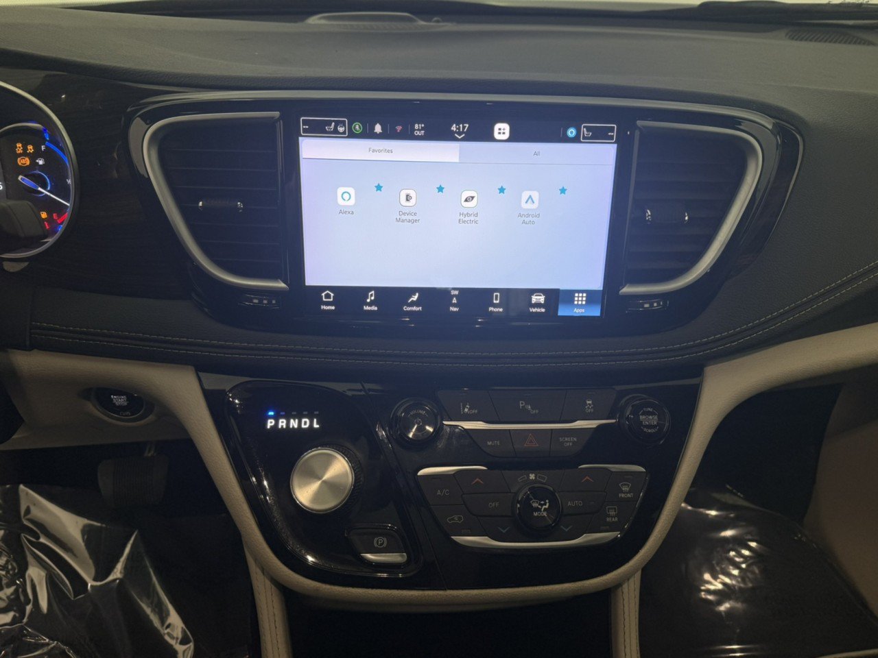 Used 2023 Chrysler Pacifica Limited FWD image 19