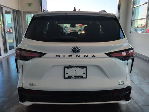 Certified 2022 Toyota Sienna XSE image 6