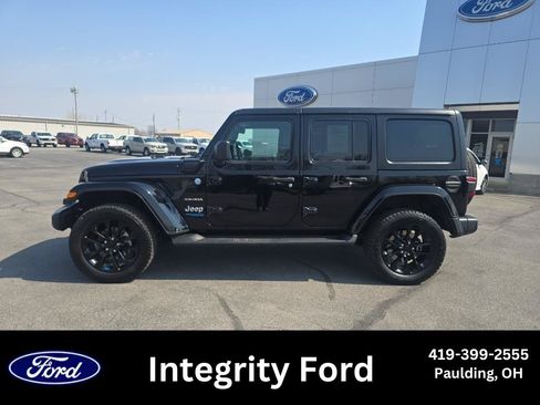 Used 2022 Jeep Wrangler Unlimited Sahara w/ Cold Weather Group AWD/4WD image 1