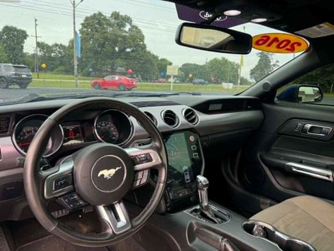 Used 2016 Ford Mustang Coupe RWD image 10