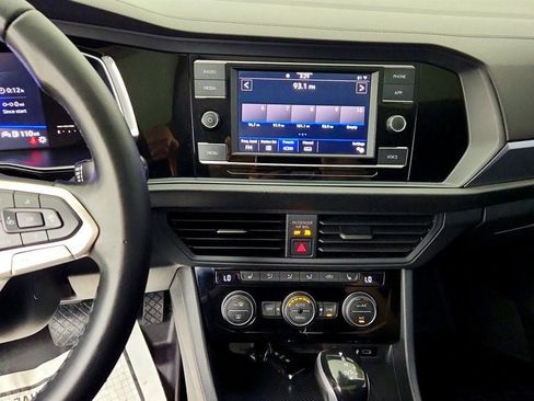 Used 2022 Volkswagen Jetta SE w/ Panoramic Sunroof Package FWD image 18