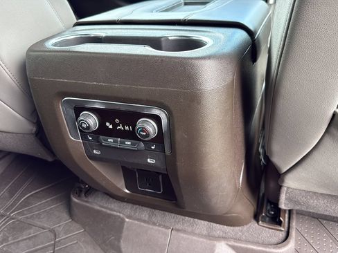 Used 2023 Chevrolet Suburban Z71 w/ Luxury Package AWD/4WD image 27
