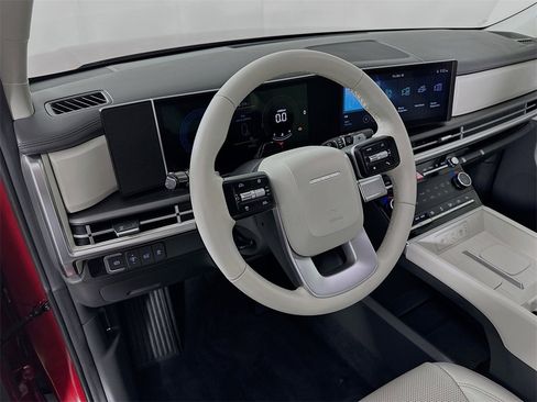 Used 2025 Hyundai Santa Fe SEL image 9