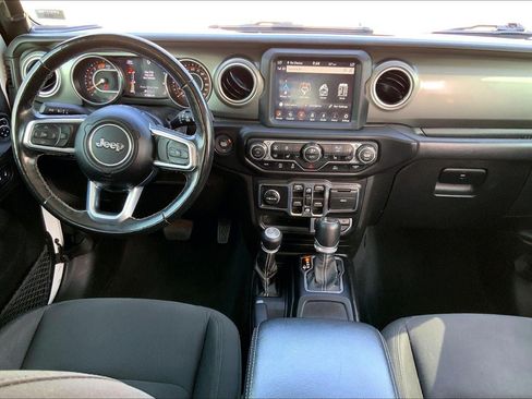 Used 2022 Jeep Wrangler Unlimited Sahara w/ Cold Weather Group AWD/4WD image 14