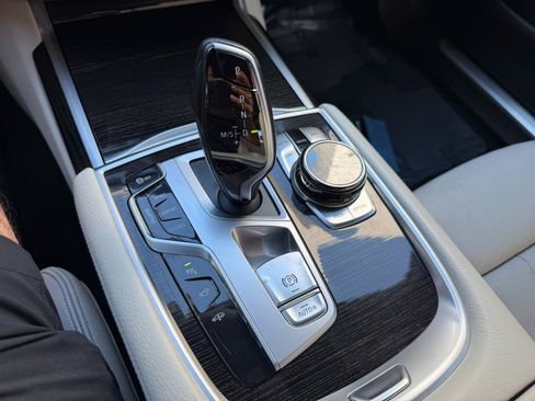 Used 2017 BMW 740i RWD image 40