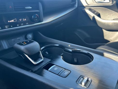 Used 2025 Nissan Rogue SV image 42