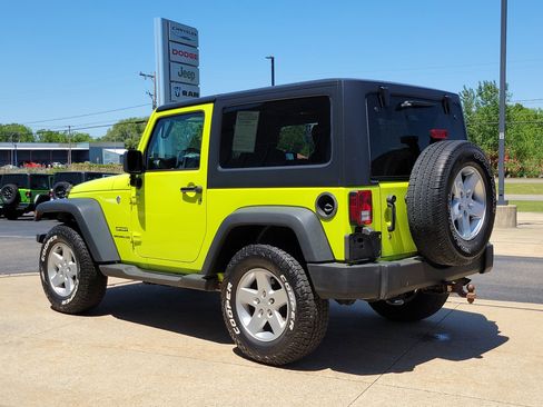Used 2016 Jeep Wrangler Sport w/ Quick Order Package 24S AWD/4WD image 3