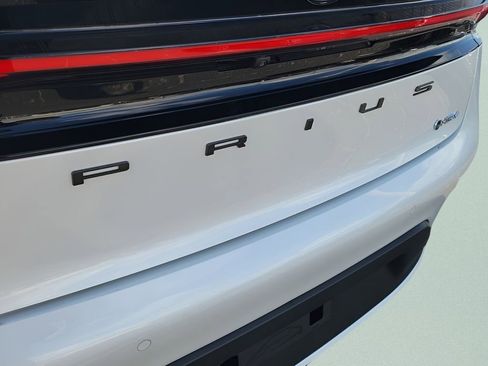 New 2026 Toyota Prius LE FWD image 5
