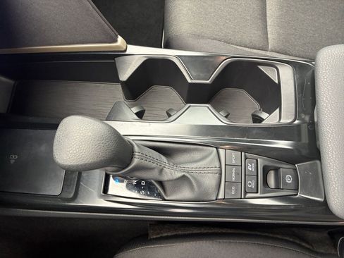 Used 2025 Toyota Camry LE image 40