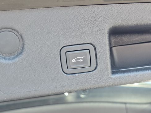 Used 2023 Chevrolet Equinox RS FWD image 20