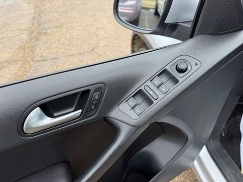 Used 2017 Volkswagen Tiguan S FWD image 13