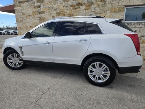 Used 2010 Cadillac SRX Luxury image 3