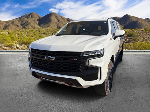 Used 2023 Chevrolet Suburban Z71 w/ Luxury Package AWD/4WD image 2