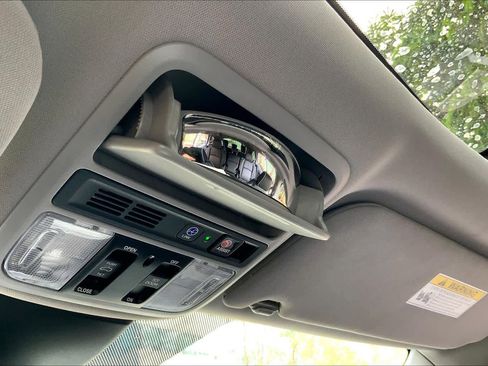 Used 2023 Honda Odyssey Elite image 32