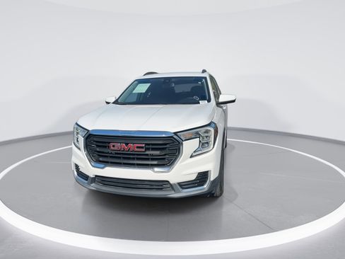 Used 2022 GMC Terrain SLE w/ Driver Convenience Package image 3