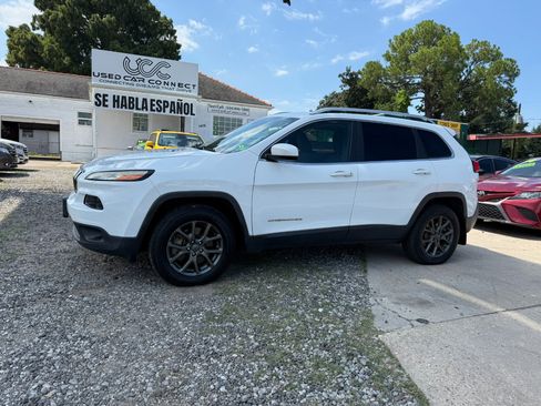 Used 2016 Jeep Cherokee Latitude w/ Cold Weather Group image 2