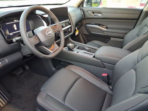 New 2026 Nissan Pathfinder SL w/ SL Premium Package FWD image 7