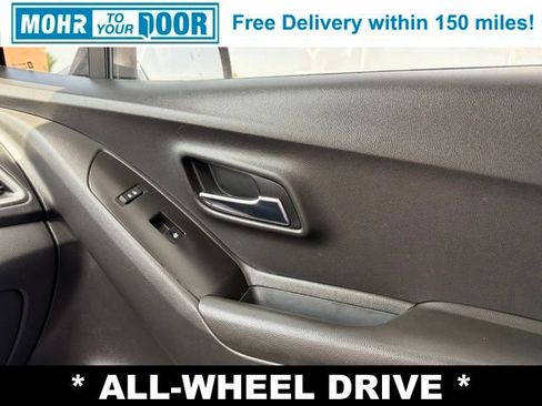 Used 2021 Chevrolet Trax LT AWD/4WD image 28