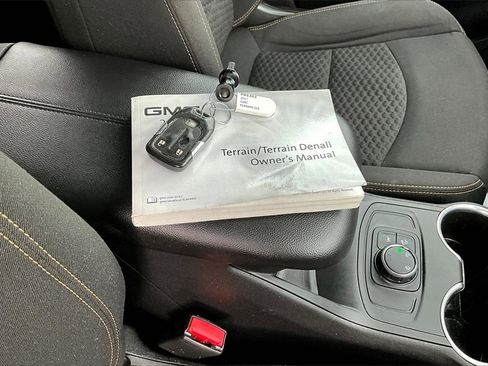 Used 2021 GMC Terrain SLE image 16