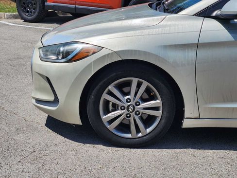Used 2017 Hyundai Elantra SE FWD image 8