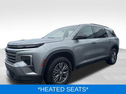Used 2025 Chevrolet Traverse LT FWD image 5