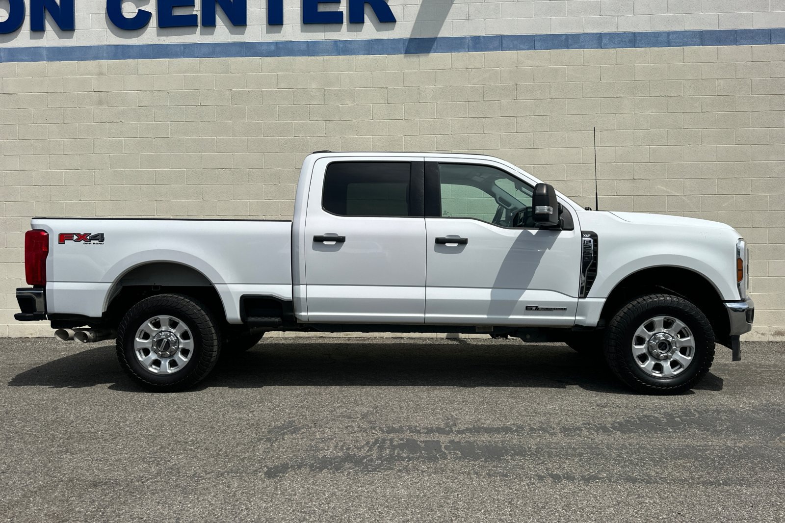 Used 2024 Ford F250 XLT w/ FX4 Off-Road Package AWD/4WD image 3