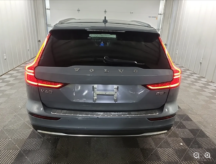 Used 2024 Volvo V60 B5 Cross Country Plus AWD/4WD image 3