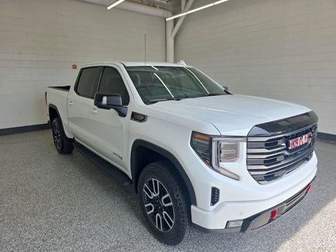 Used 2025 GMC Sierra 1500 AT4 w/ AT4 Premium Package AWD/4WD image 7