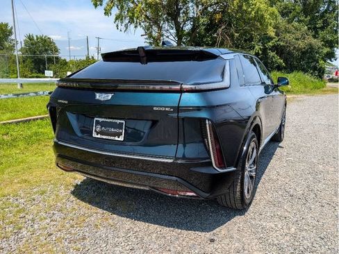 Used 2024 Cadillac Lyriq Luxury AWD/4WD image 5