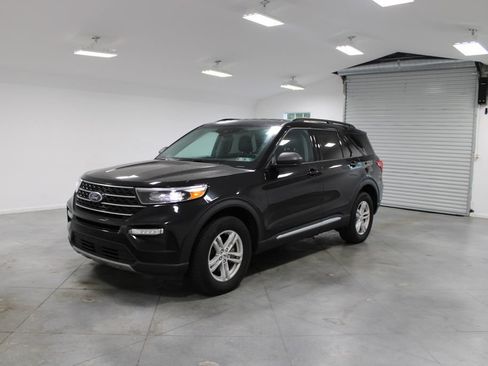 Used 2023 Ford Explorer XLT w/ Equipment Group 202A AWD/4WD image 4