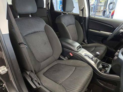 Used 2019 Dodge Journey SE image 14