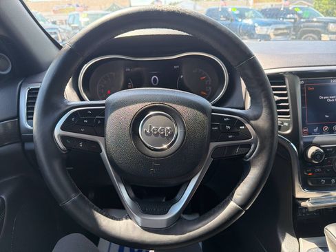 Used 2018 Jeep Grand Cherokee Altitude AWD/4WD image 17