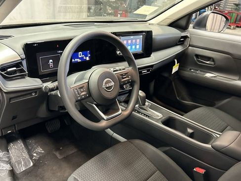 New 2025 Nissan Kicks S image 18