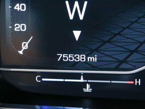 Used 2022 GMC Yukon SLT w/ SLT Premium Package RWD image 17