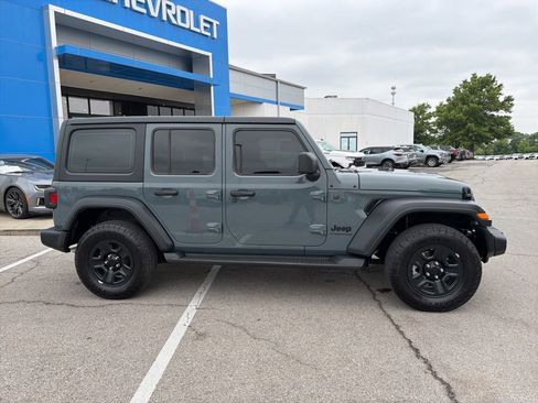 Used 2025 Jeep Wrangler Unlimited Sport AWD/4WD image 2