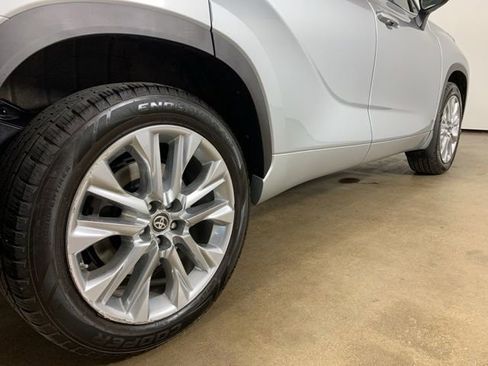 Used 2020 Toyota Highlander Limited AWD/4WD image 9