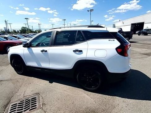 Certified 2024 GMC Terrain SLE w/ Driver Convenience Package FWD image 6