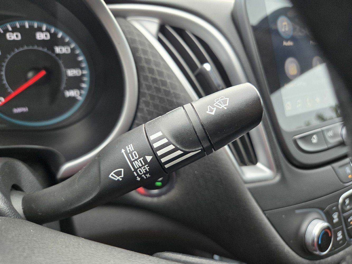 Used 2025 Chevrolet Malibu LT FWD image 19